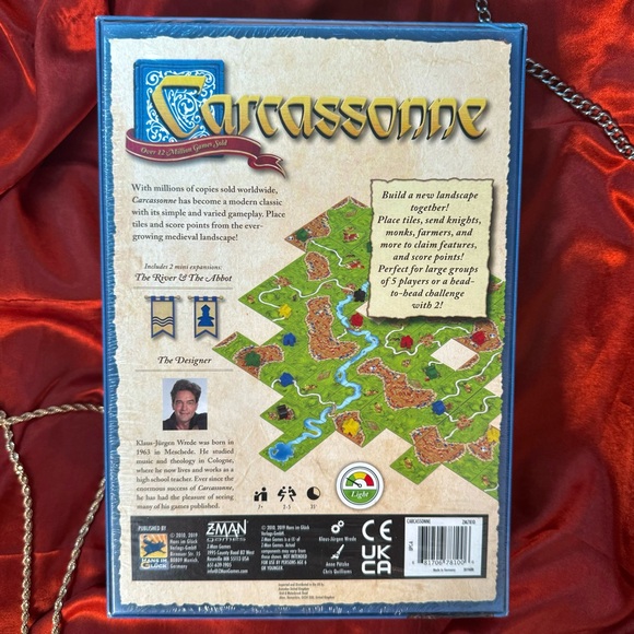 Carcassone ✨NEW✨ Base Board Game 2019 Edition - Picture 2 of 5